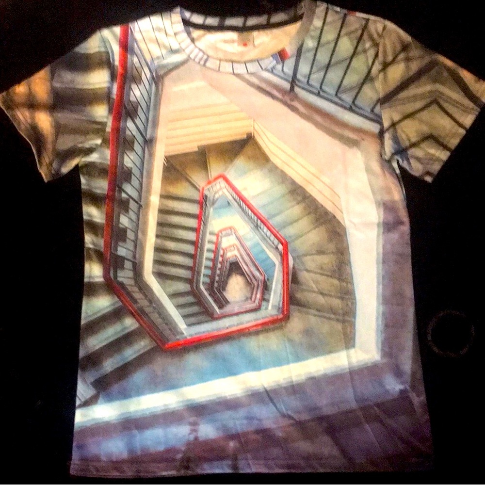 Stairs 3-D illusion by AIDEAONE Pre-Shrunk Cotton & Spandex NEW no tags Sz. Lg.